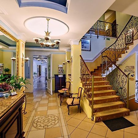 Villa Royal Ostrów Wielkopolski Exteriör bild