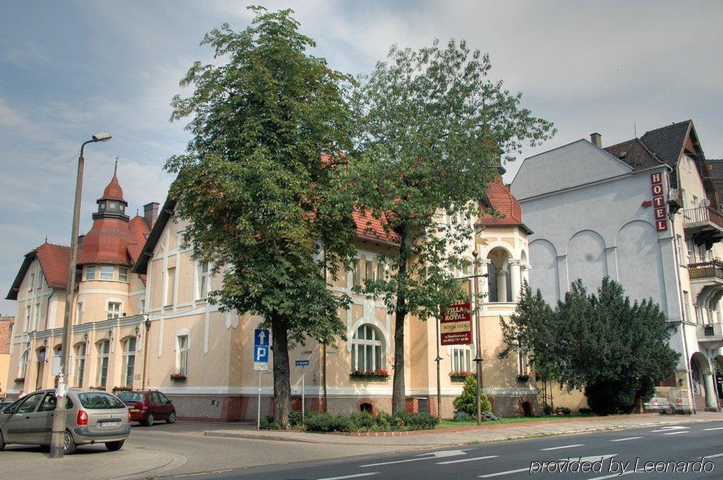 Villa Royal Ostrów Wielkopolski Exteriör bild