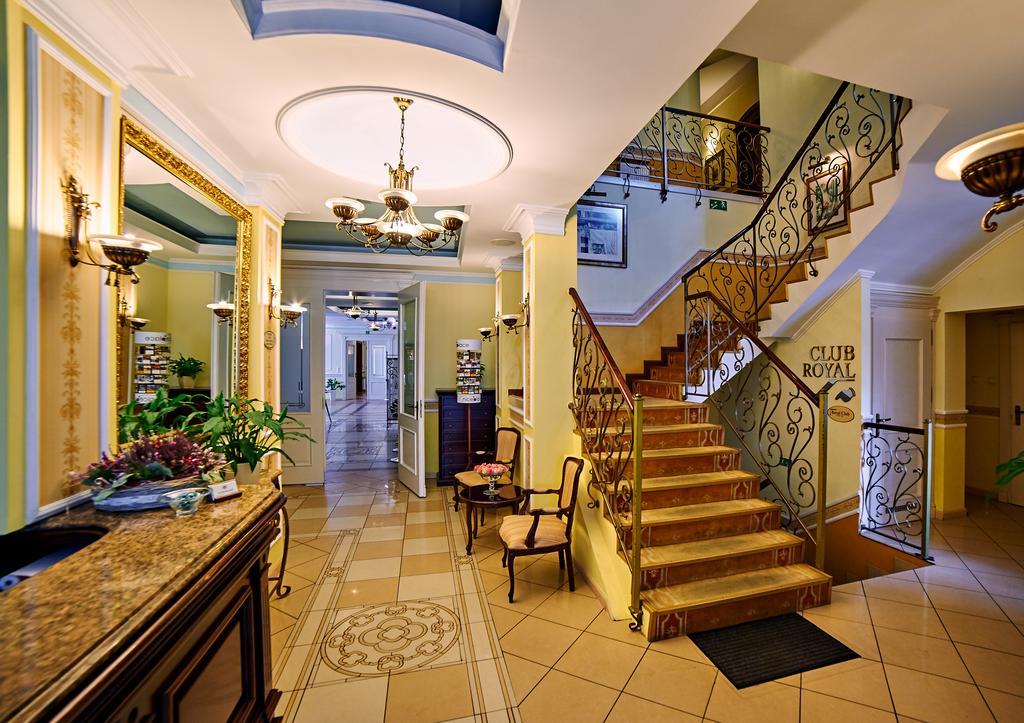 Villa Royal Ostrów Wielkopolski Exteriör bild