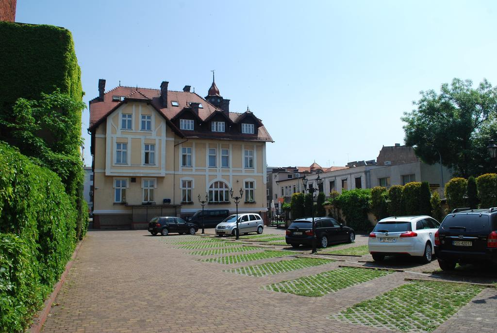 Villa Royal Ostrów Wielkopolski Exteriör bild